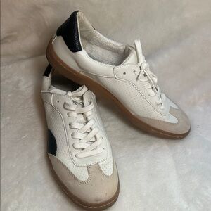 Dolce Vita Women Nadia White Black Gumsole Tennis
Shoe Casual Sneaker 8.5M